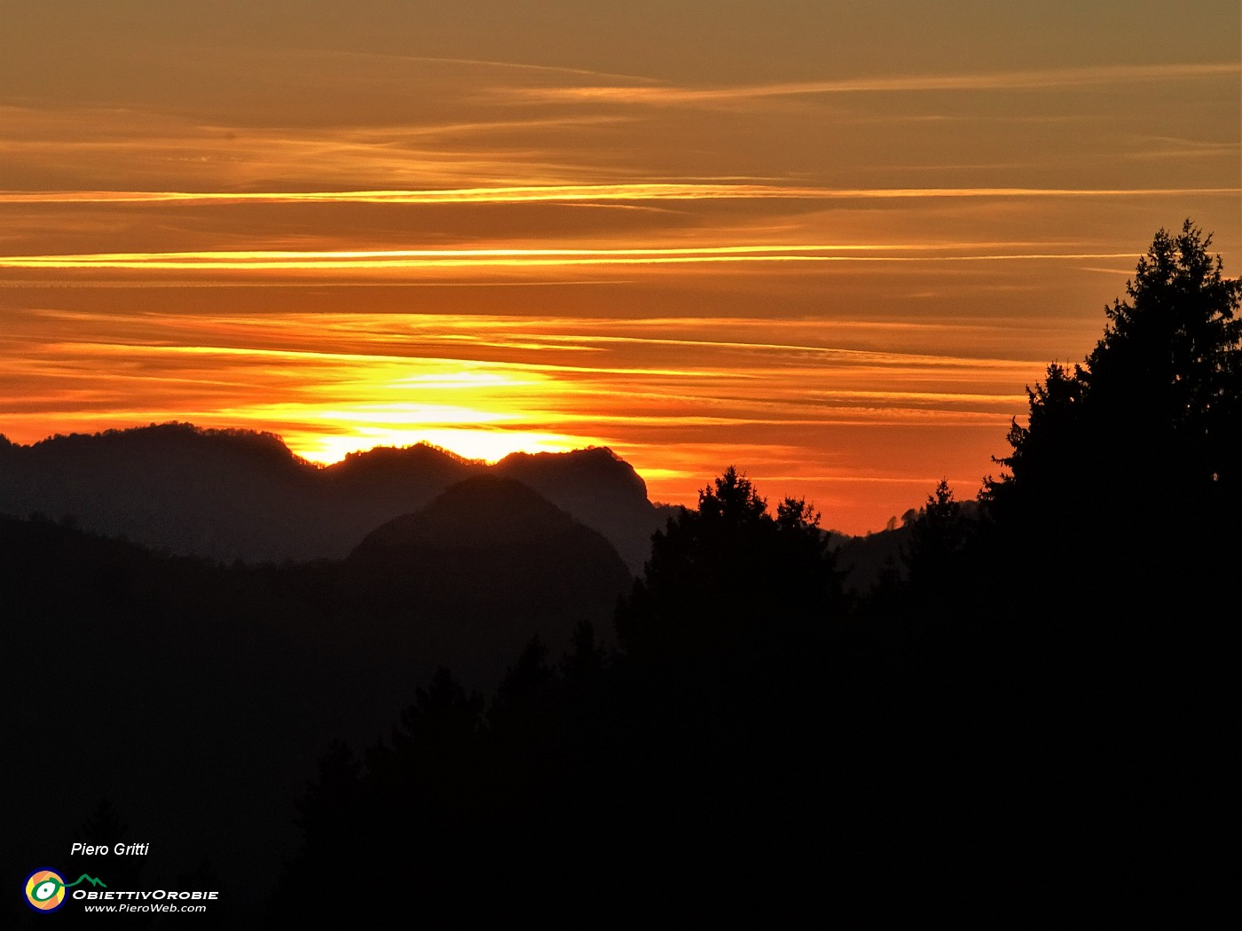 74 Luce e colori del tramonto verso il Sornadello.JPG